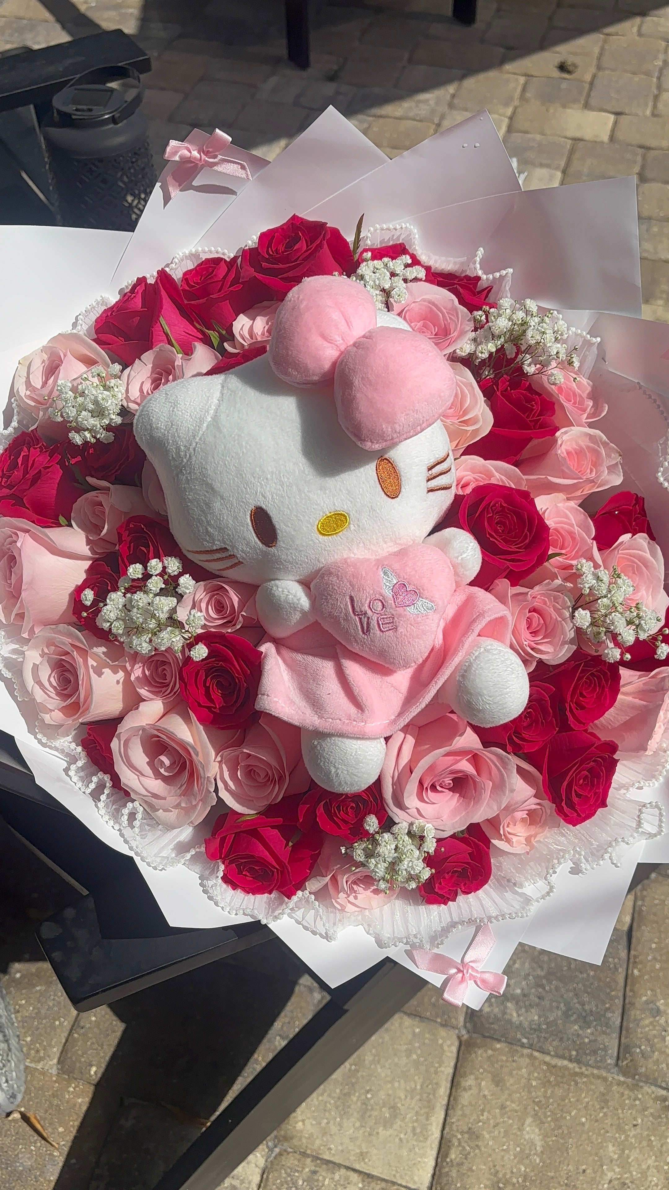 50 roses and Hello Kitty