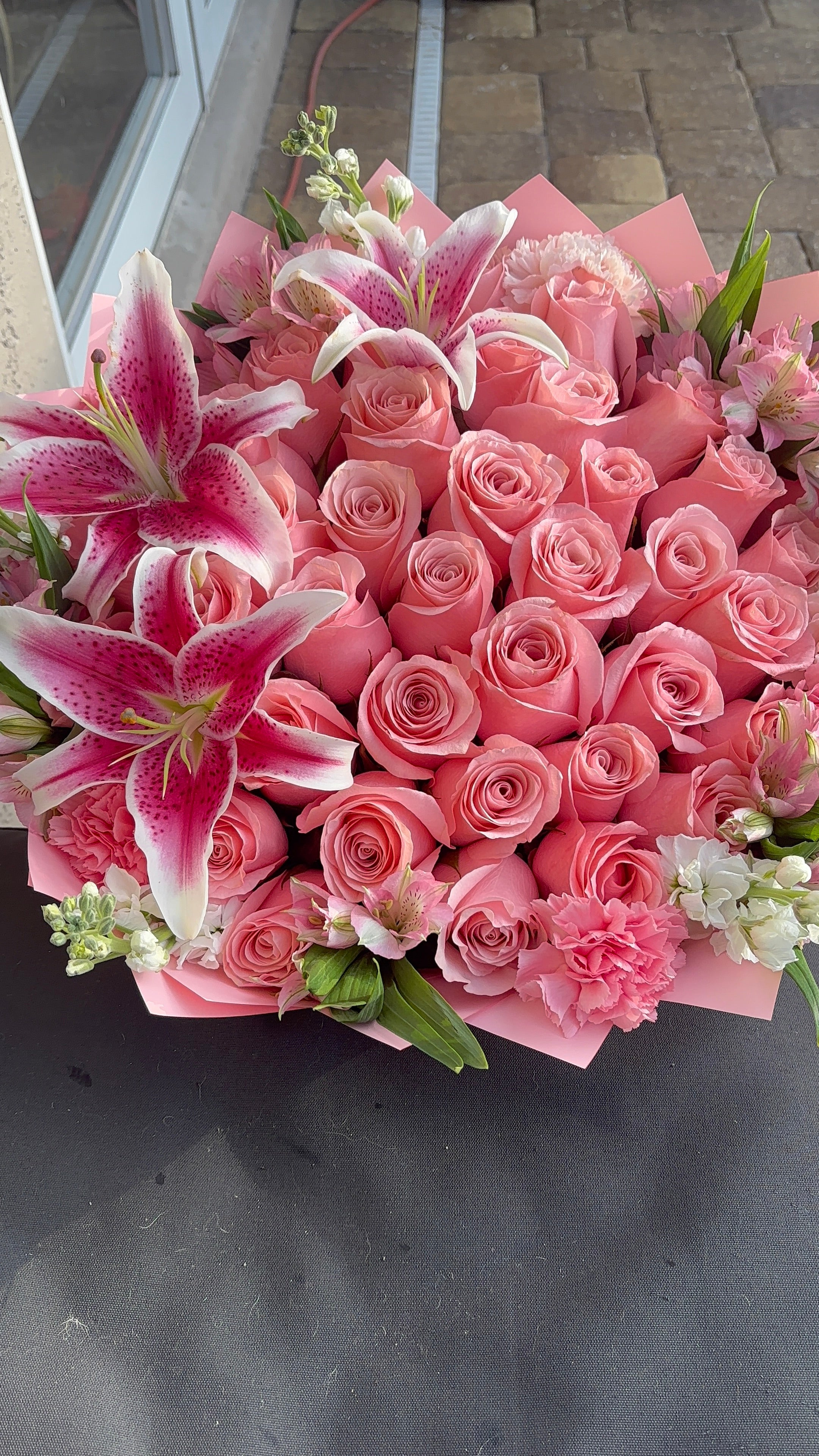 36 Roses, Lilies and a Floral Rim