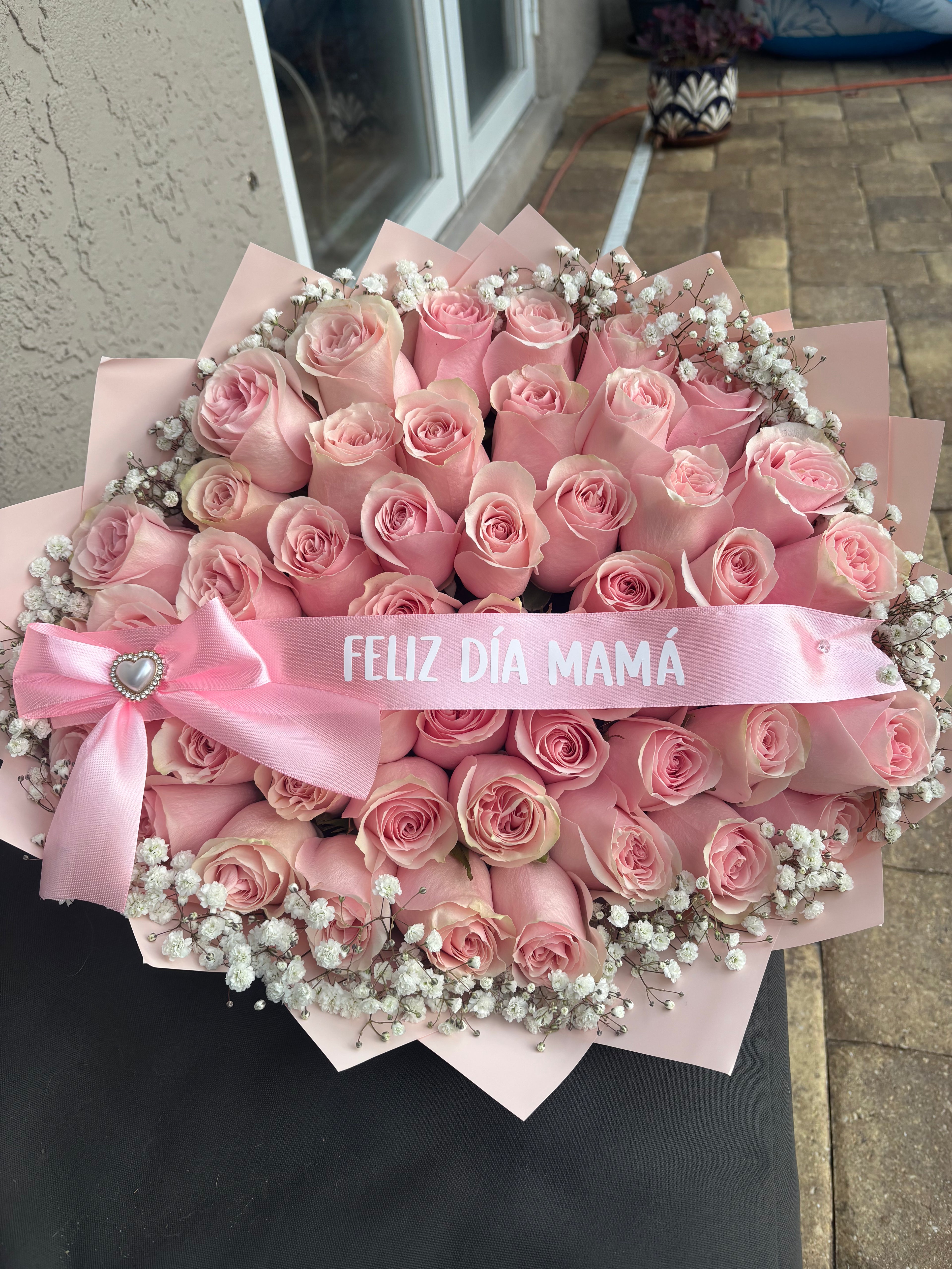 Baby's Breath Rim Bouquet